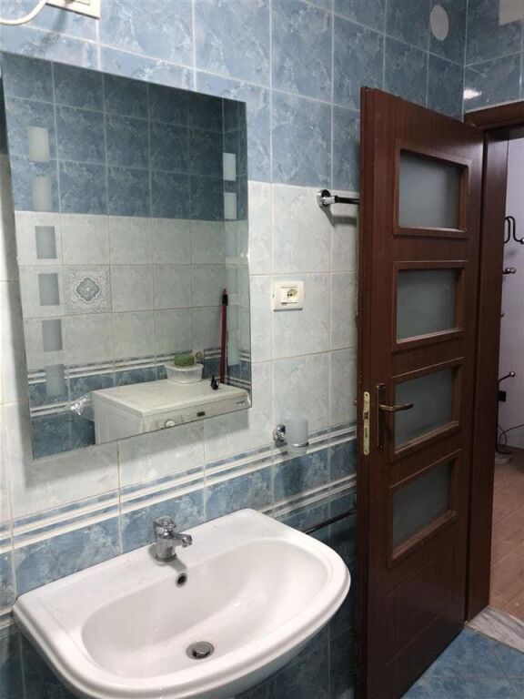 Apartament Me Qera 1+1 ne Myslym Shyri (ID B211126) Tirane