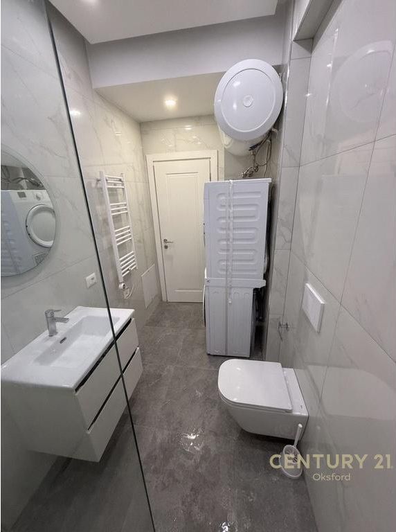 1+1 APARTAMENT PLOTËSISHT I MOBILUAR ME CERTIFIKATË NË KODRAN E DIELLIT PËR SHITJE !