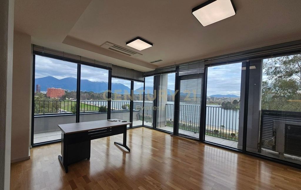 Ufficio in affitto a Lake View + 3 🅿️