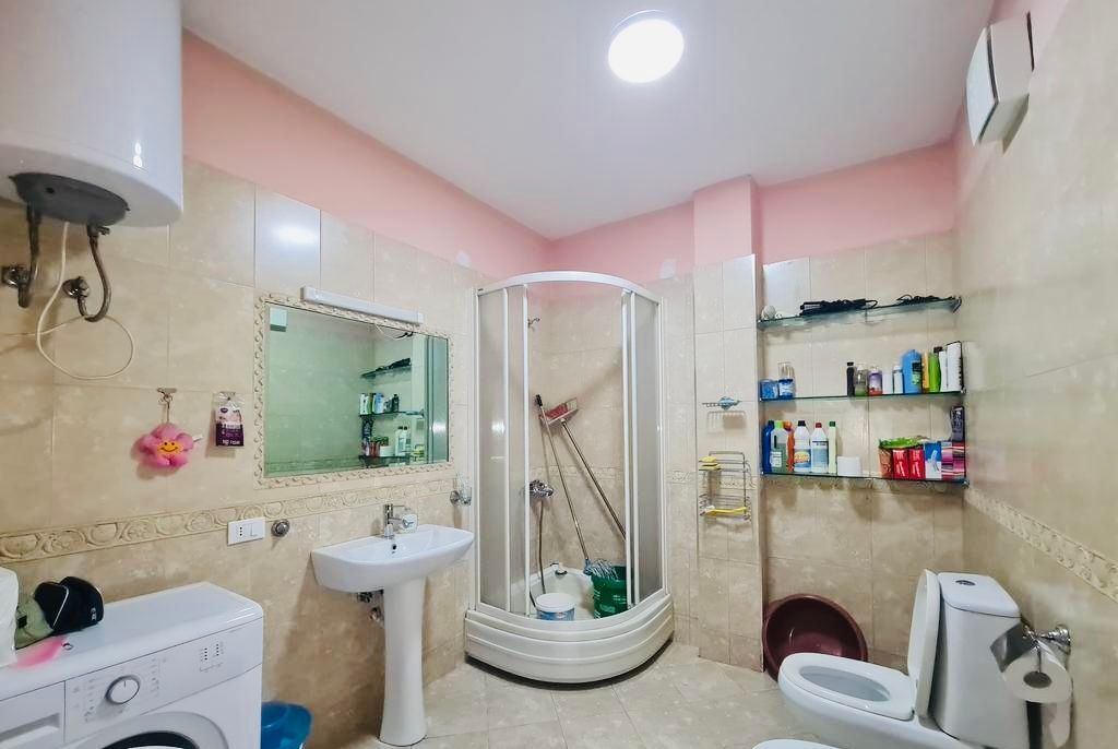 Apartment 2+1 for sale at Komuna e Parisit