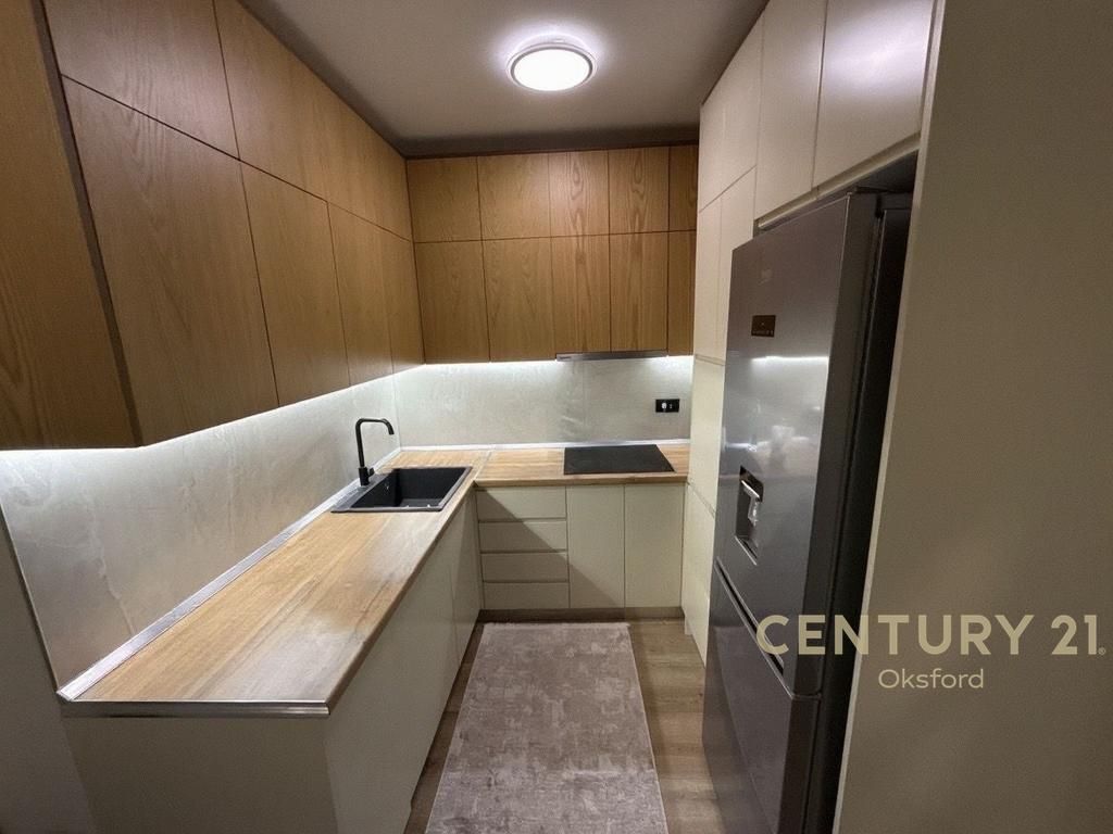 1+1 APARTAMENT PLOTËSISHT I MOBILUAR ME CERTIFIKATË NË KODRAN E DIELLIT PËR SHITJE !