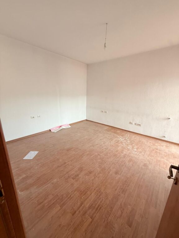 🏢 Apartament 2+1 për Shitje – Tek Mbikalimi i Kristalit