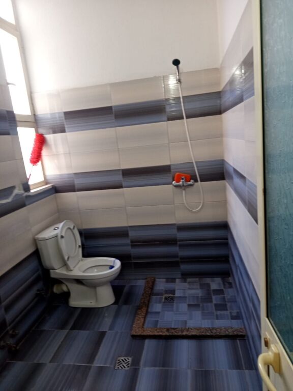 APARTAMENT 28000LEKE.RRUGA 5 MAJI.PRANE ODA BAR