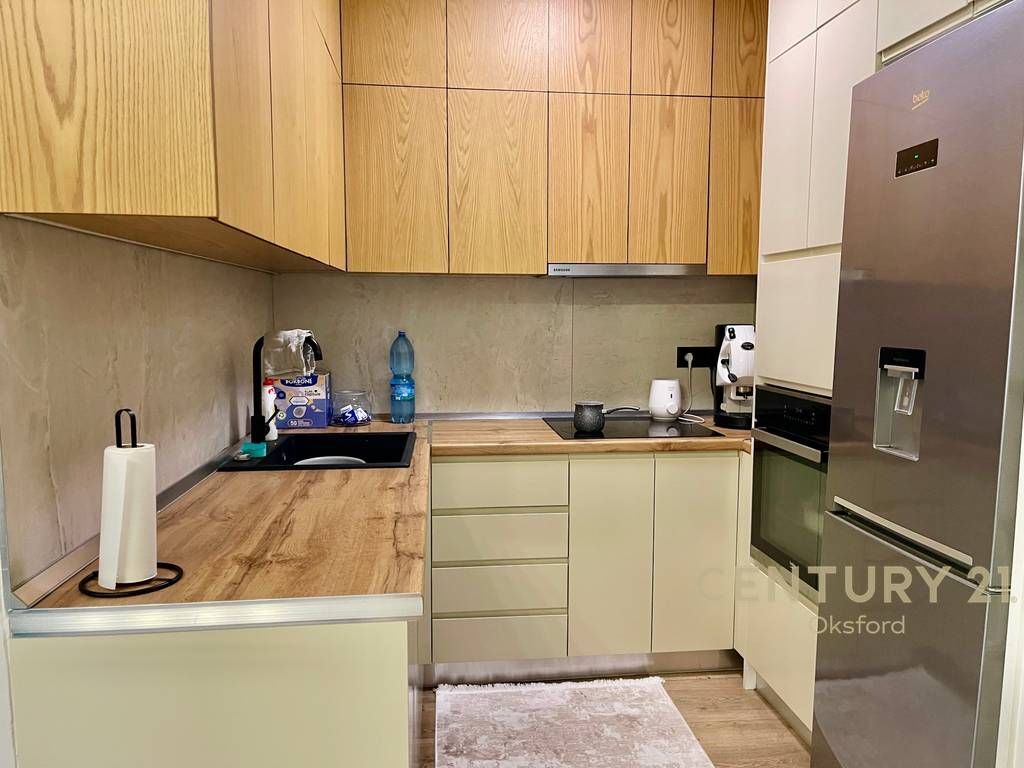 1+1 APARTAMENT PLOTËSISHT I MOBILUAR ME CERTIFIKATË NË KODRAN E DIELLIT PËR SHITJE !