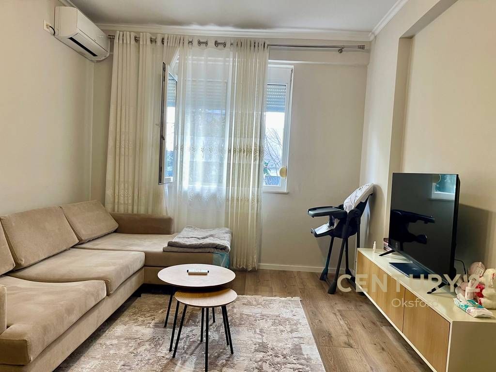 1+1 APARTAMENT PLOTËSISHT I MOBILUAR ME CERTIFIKATË NË KODRAN E DIELLIT PËR SHITJE !