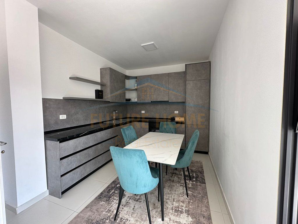Affitto, Appartamento 2+1, Blloku, Tirana.