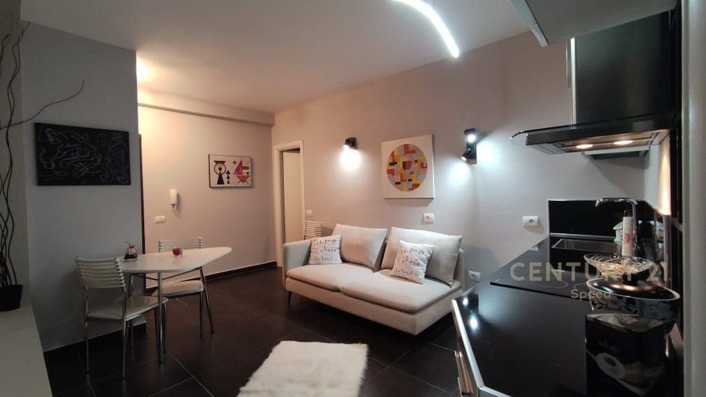 Shitet Garsoniere e përshtatur si 1+1 në Don Bosko!! 105,000 €