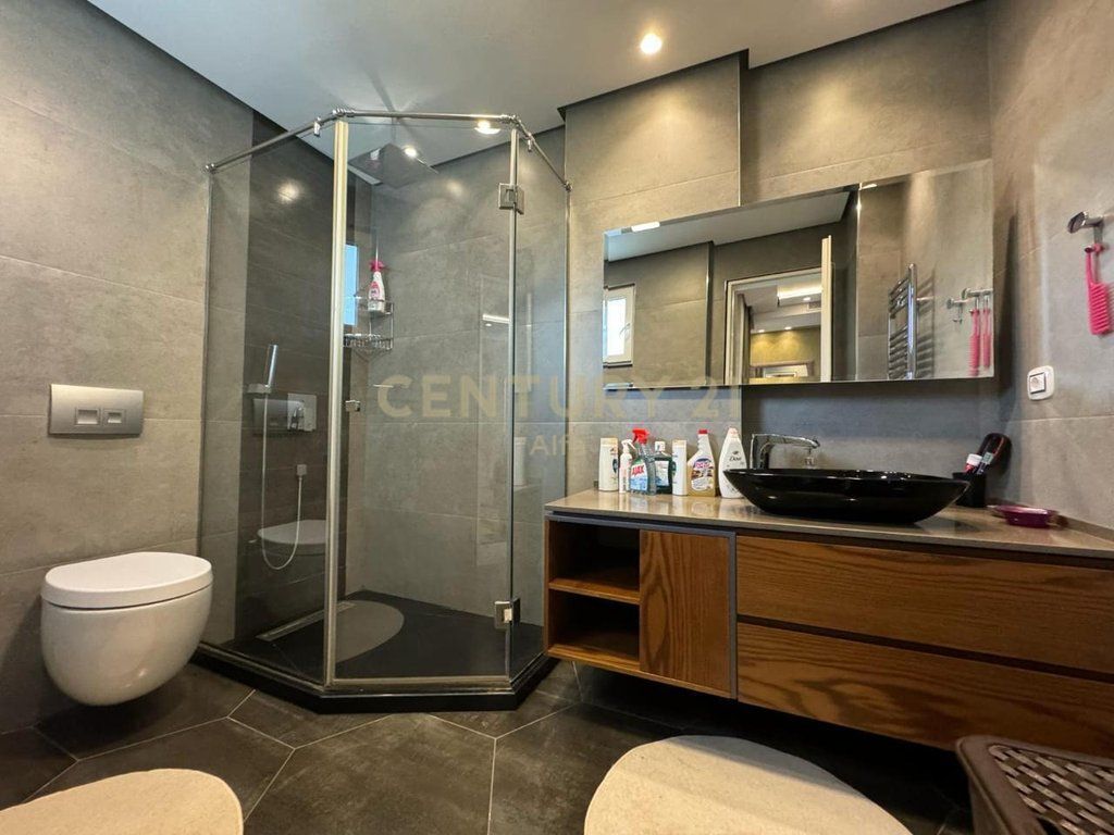 SHITET APARTAMENT 3+1+2 NE FRESK