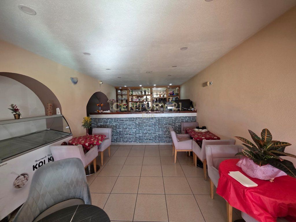 VENDIAMO LOCALE COMMERCIALE BAR/LOCALE DURAZZO !