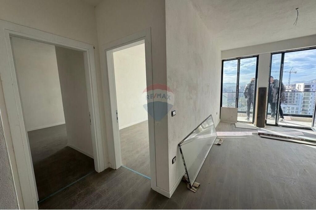 Shitet Apartament 3+1+2 tek ish Fusha Aviacionit ,Kompleksi Turdiu