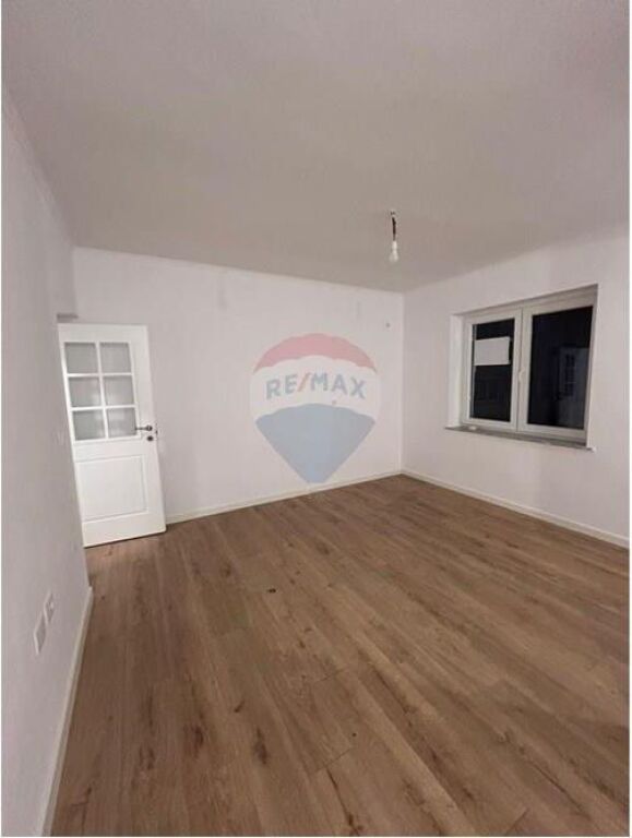 Apartament - Për Qira - Rruga e Durrësit, Tiranë