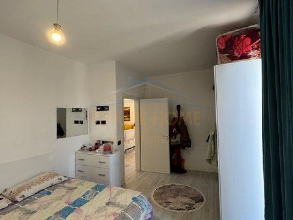Shitet Apartament 2+1+2+ Verande, Shkozë