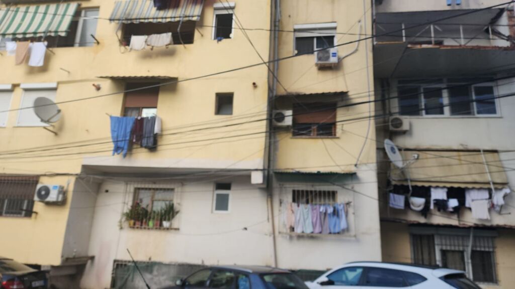 Shitet Garsoniere 27.4 m² – Rruga e Elbasanit, Kati 2