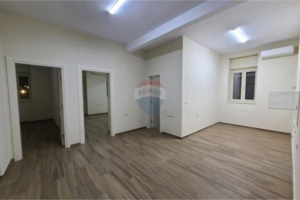 Apartament - Për Qira - Bulevardi Zogu I, Tiranë