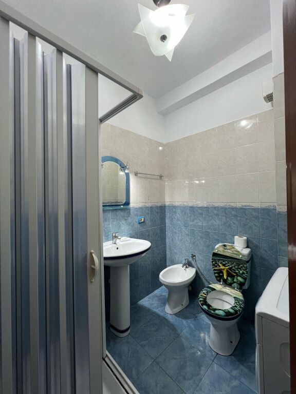Apartament 2+1 me qira tek Komuna e Parisit!