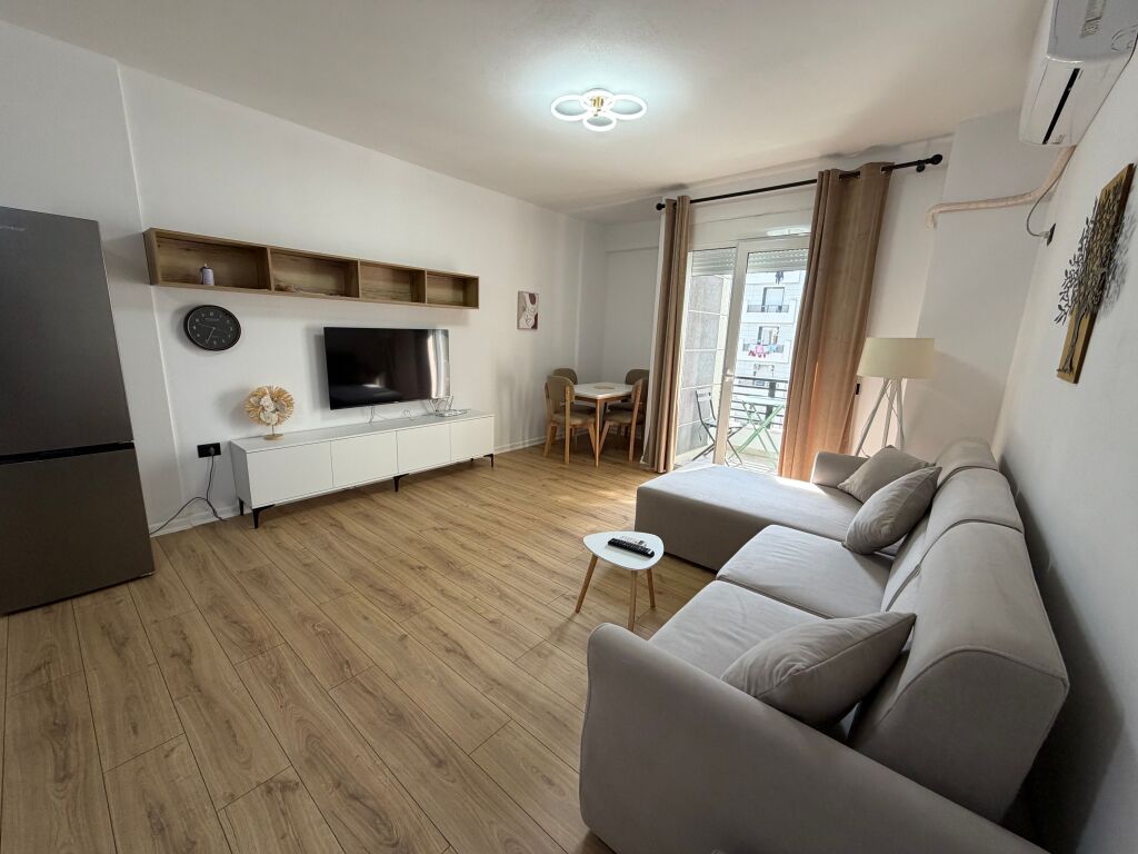 📣 QERA Apartament 2+1+2 📍 Kompleksi Star, Ish Parku i Autobuzeve ✨   🏢 Ndertim i Ri  🛋️ Mobiluar Me Kushte Bashkekohore   💶Cmimi 70.000 Leke