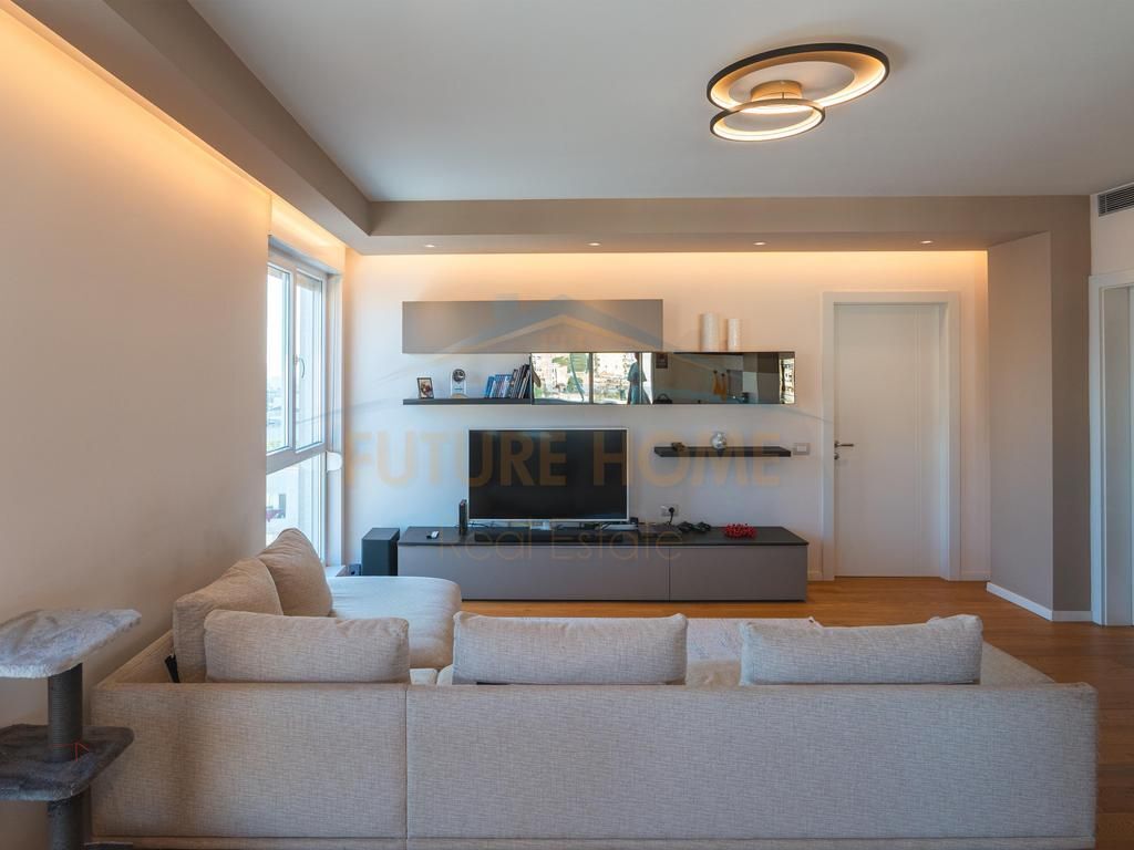 Shitet, Apartament 3+1+2, Kompleksi "Kontakt", 21 Dhjetori