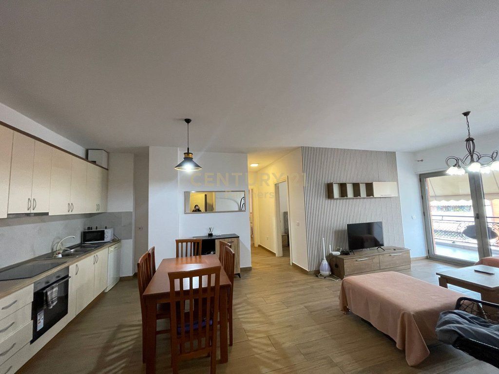 Jepet me qira apartament 2+1+2 me post parkimi në kompleksin Delijorgji