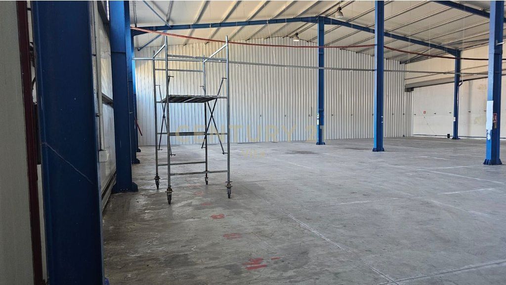 Magazinë me Qira në Autostradën Durrës-Tiranë 770m2