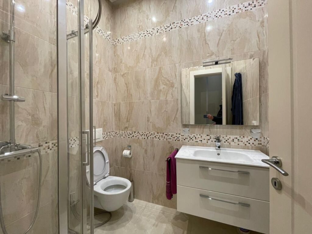 Apartament 3+1+2 Parking per shitje tek Liqeni i Thate.