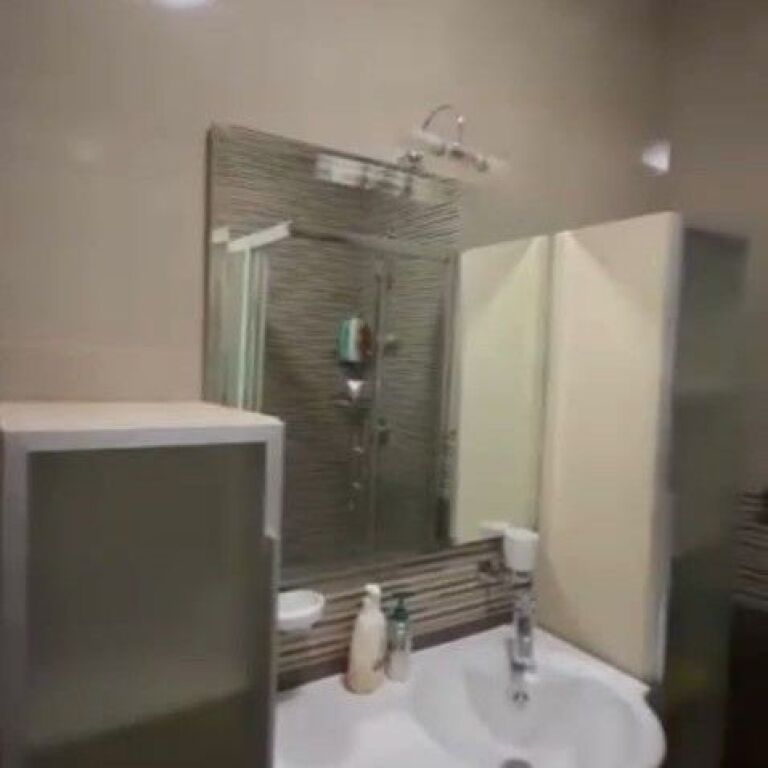 🏡 Shitet Apartament 2+1+2 + Post Parkimi – Shkëmbi i Kavajës (Vija e Parë) 🌊