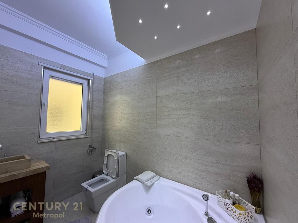 Super Apartament për Shitje – Liqeni i Thatë (pa Malore) 400,000 €