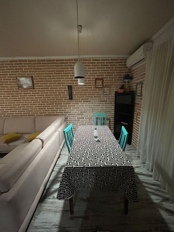Apartament 2+1+2 per qira tek Komuna e Parisit.