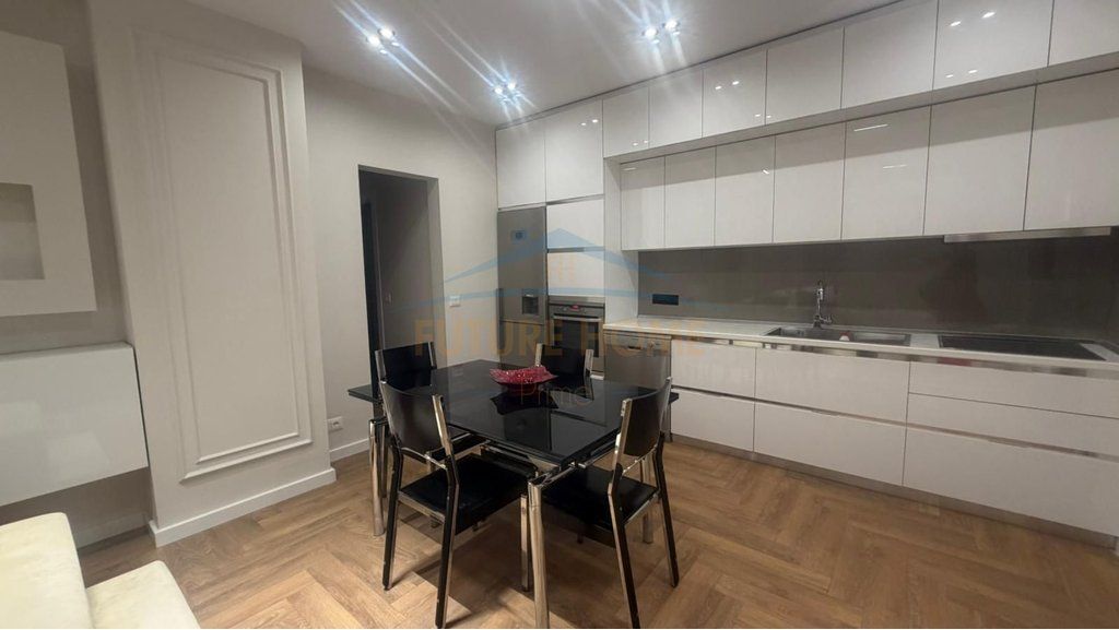 Affitto, Appartamento 2+1+ Posto auto, Qemal Stafa, Tirana