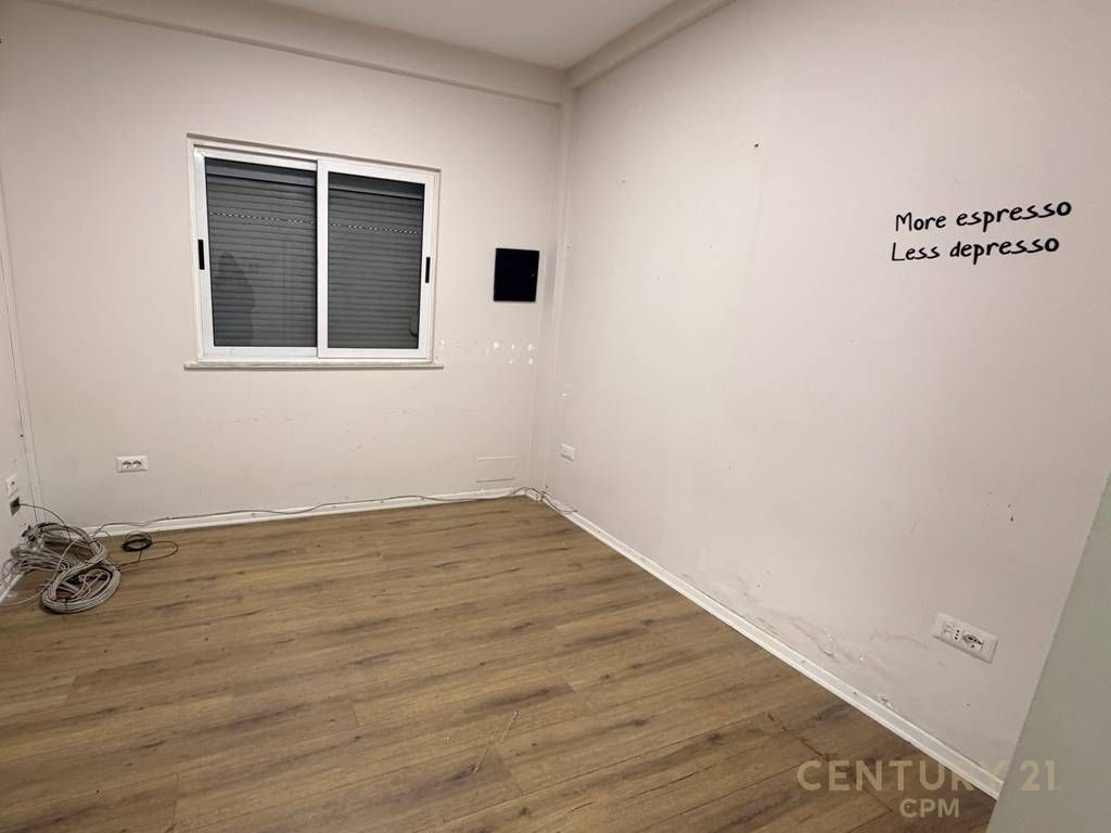 Jepet me qira ambient komercial në zonën e Sheshit Willson,