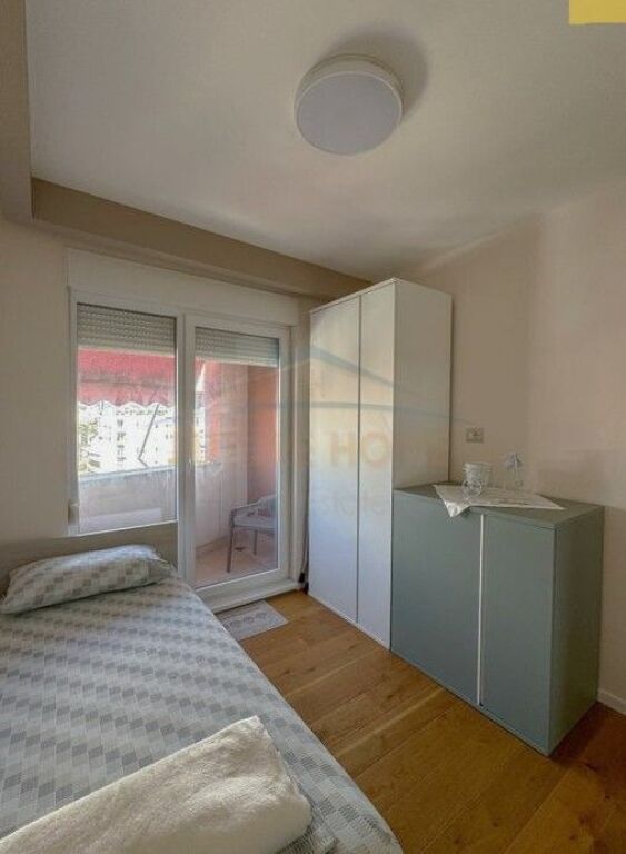 Shitet, Apartament 3+1+2, Kompleksi "Kontakt", 21 Dhjetori