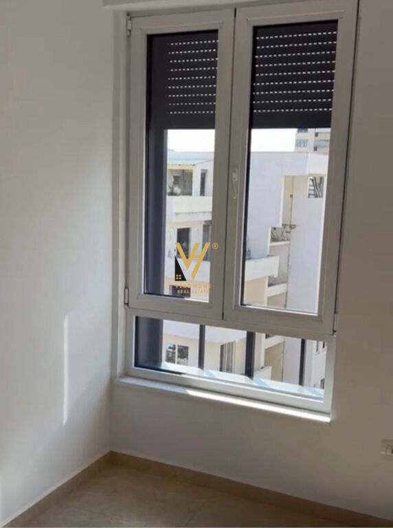 OFFICE 105 M2 FOR RENT AT MYSLYM SHYRI 1.100 EURO