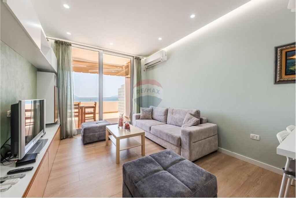 🏡 Apartament 1+1 për Qira – Lungomare, Vlorë