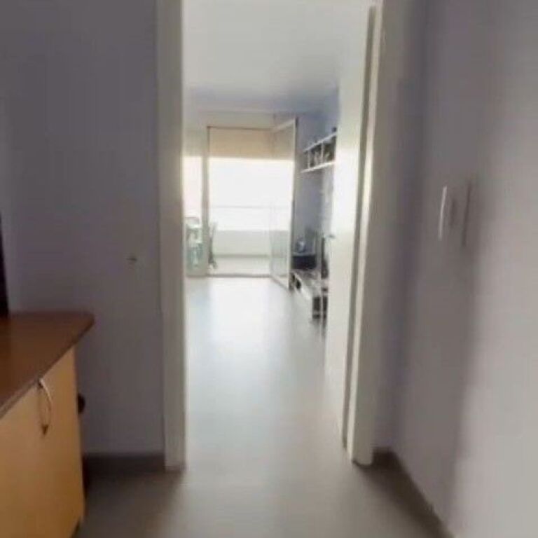 🏡 Shitet Apartament 2+1+2 + Post Parkimi – Shkëmbi i Kavajës (Vija e Parë) 🌊