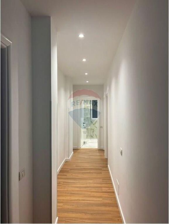 Apartament 3+1+2 me qera Pazari Ri