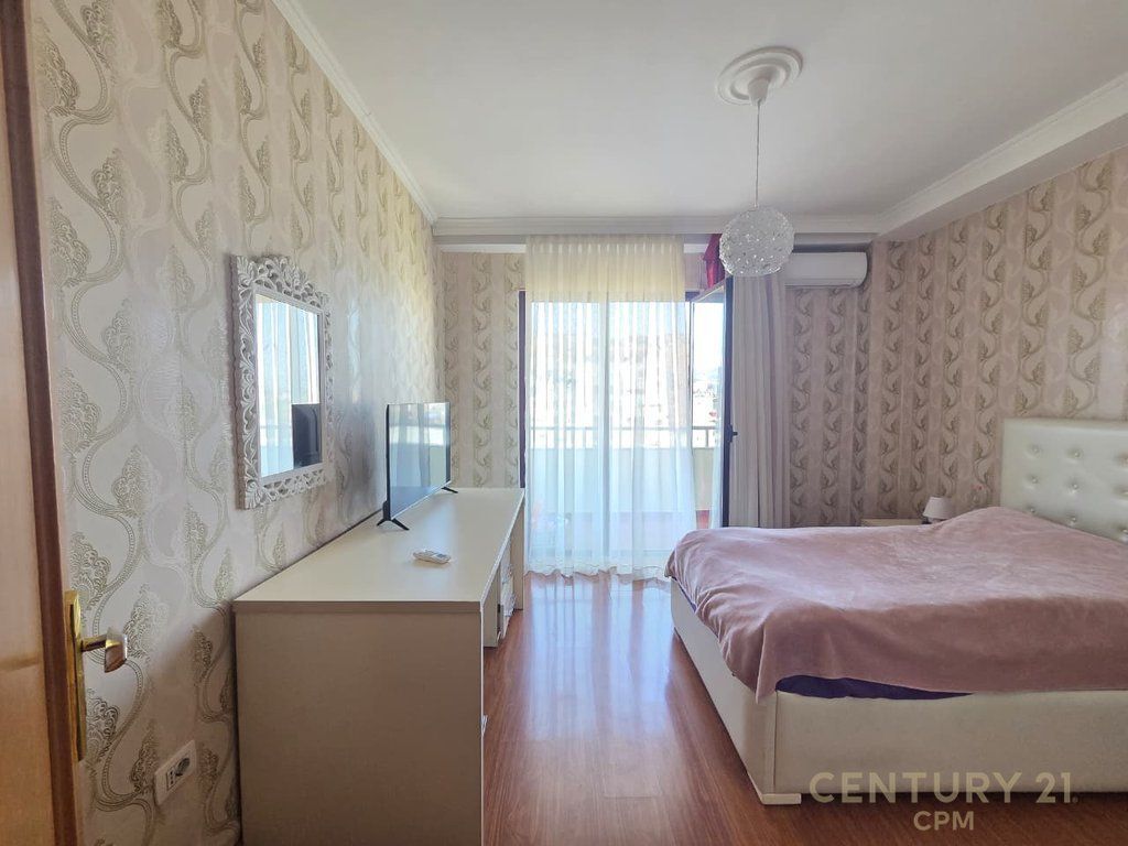 Shitet apartament 3+1 në zonën e Ish Bllokut, Tiranë