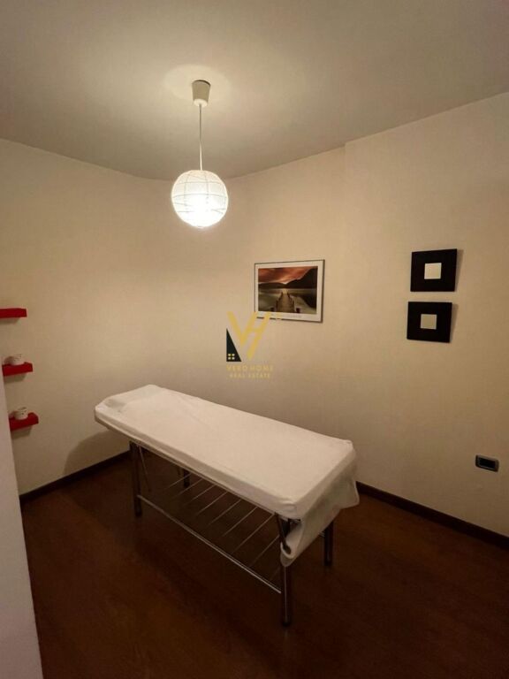 BUSINESS PREMISES 100 M2 FOR RENT AT FORMER EXHIBITION 120,000 LEKE