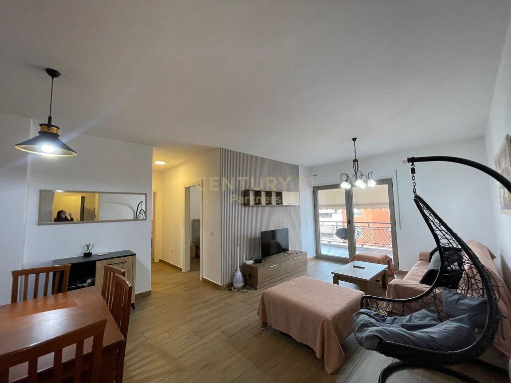 Jepet me qira apartament 2+1+2 me post parkimi në kompleksin Delijorgji