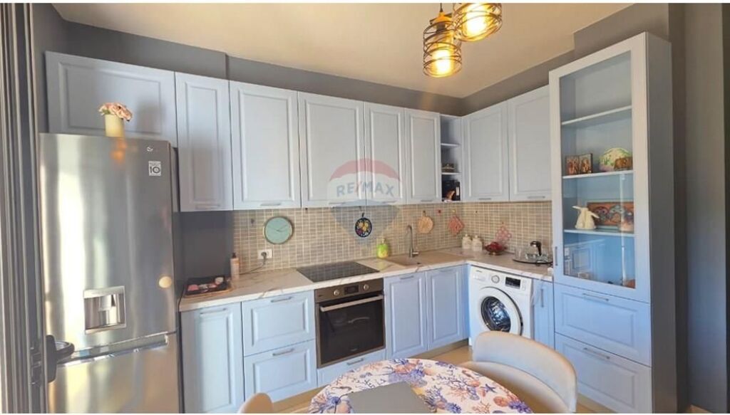 🏡 Apartament 1+1 për Shitje – Lungomare, Vlorë