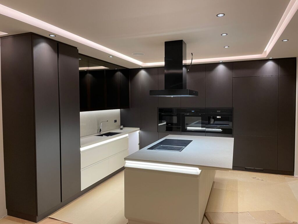 🏡 Vilë 3-Katëshe për Shitje – Mandarin Residence
