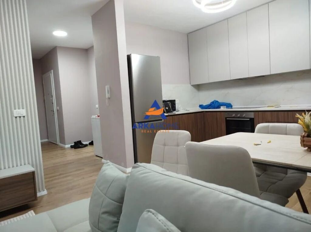 AFFITTASI APPARTAMENTO 1+1+BALCONE "SCUOLA ROSSA, NUOVO MERCATO" 70.000 LEKE
