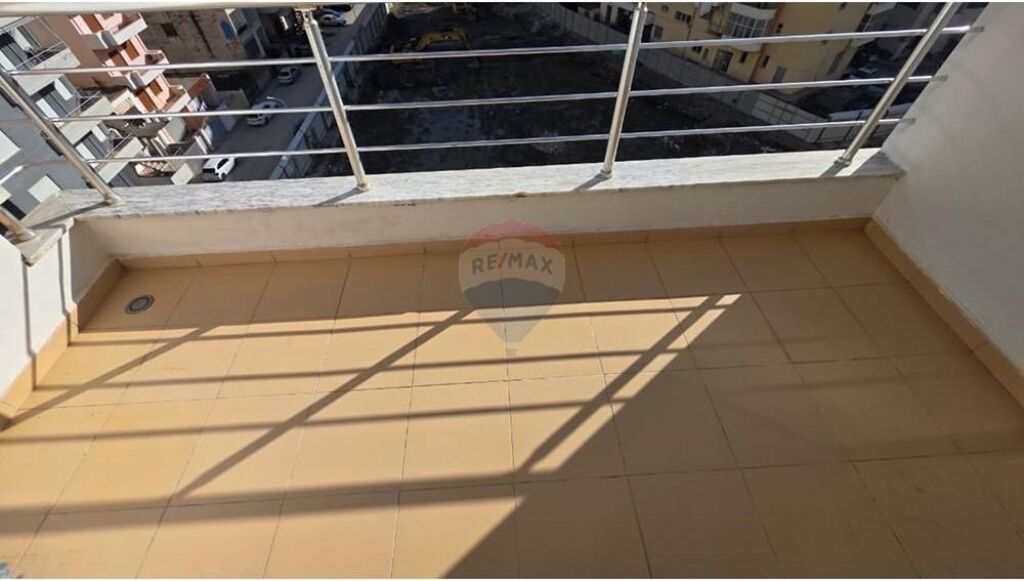 🏡 Apartament 1+1 për Shitje – Lungomare, Vlorë