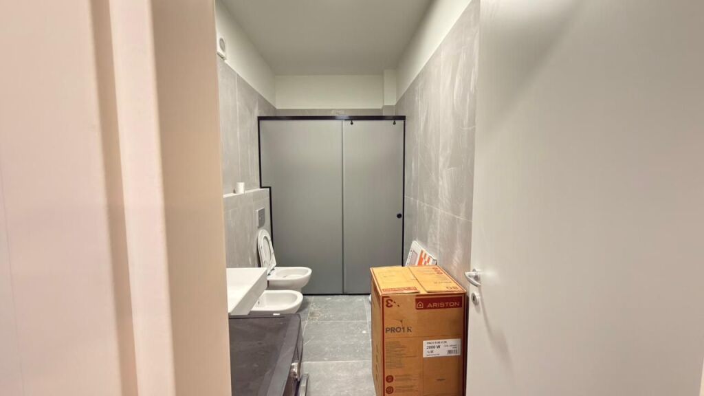 Apartament 2+1+ post parkimi me qira tek 5 Maji!
