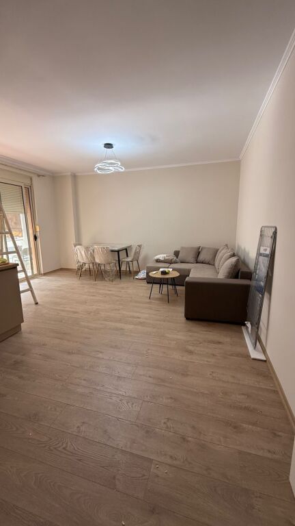 Apartment 1+1, Astir!