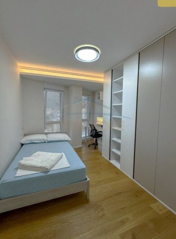 Shitet, Apartament 3+1+2, Kompleksi "Kontakt", 21 Dhjetori