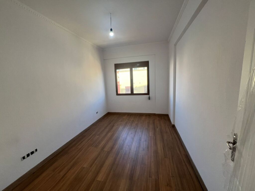 Shitet Apartment 1+1 Prane Hotel Adriatik Plazh Durres 85000 Euro - Pamja 3