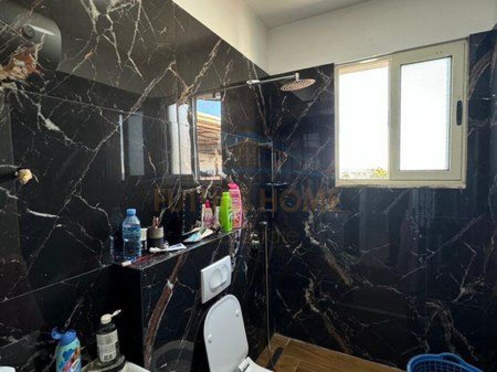 Shitet Apartament 2+1+2+ Verande, Shkozë