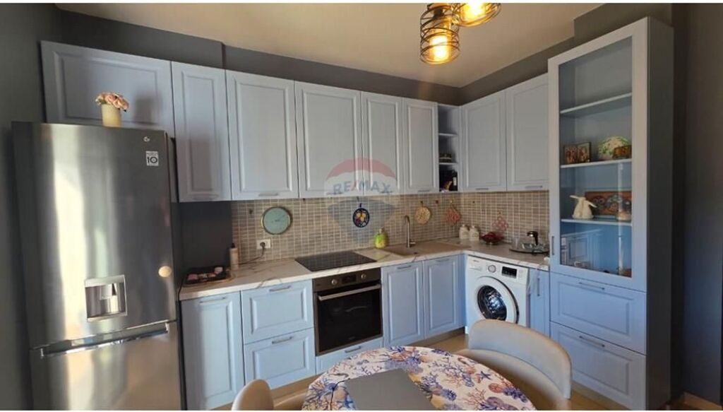 🏡 Apartament 1+1 për Shitje – Lungomare, Vlorë