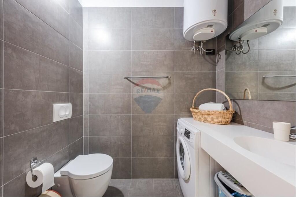 🏡 Apartament 1+1 për Qira – Lungomare, Vlorë
