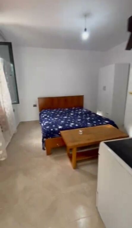 Monolocale in affitto, Scuola Vasil Shanto vicino ai Diplomatici 1  320 mila lek