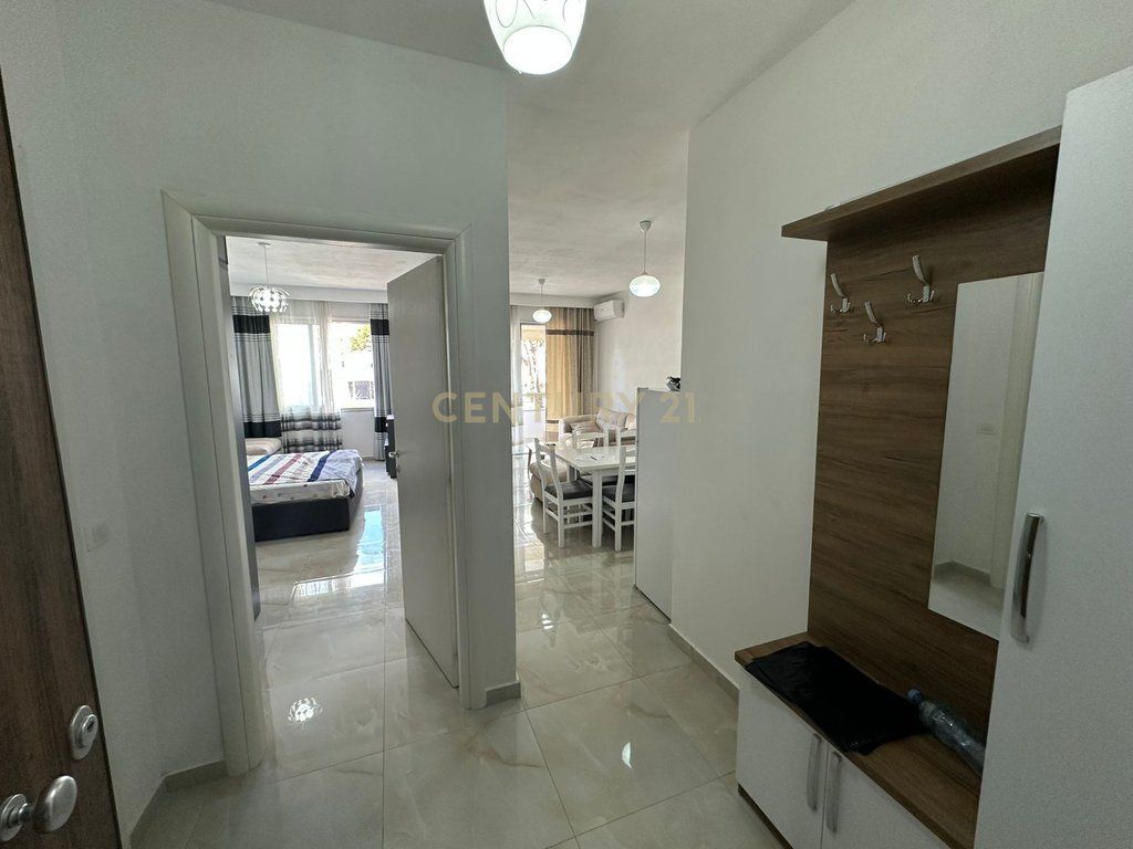 SHITET APARTAMENT 1+1 I MOBILUAR ME PAMJE DETI NE GOLEM, MALI ROBIT!